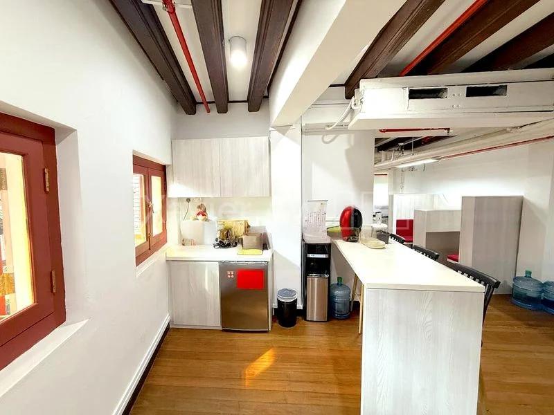 Office for Rent in  Sinsov Building - Image 4